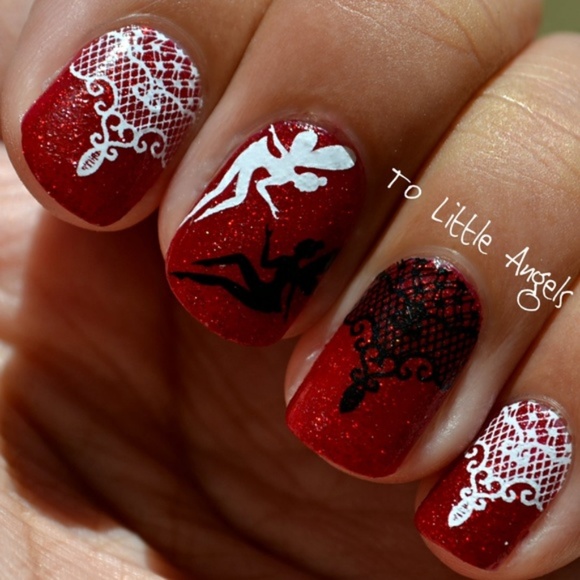 ⭐️3 for $20⭐️ 4x Black / White Lace Design - Picture 4 of 4